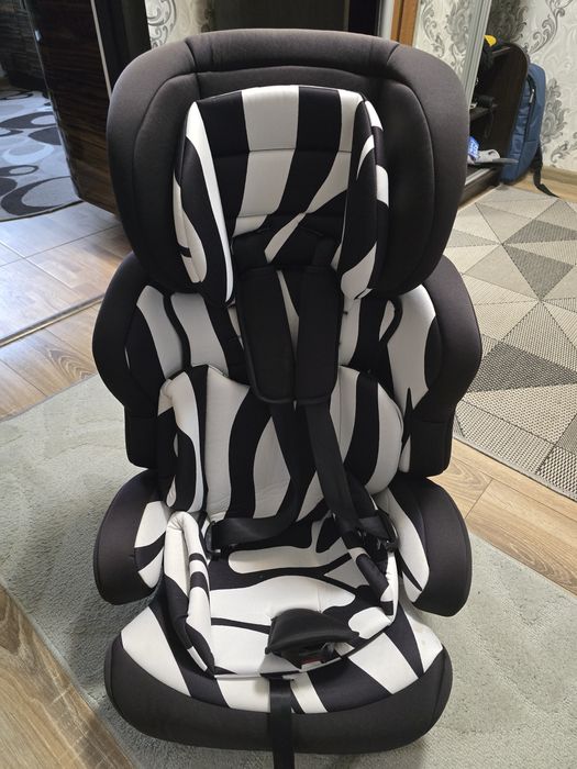 Дитяче атомобільне крісло