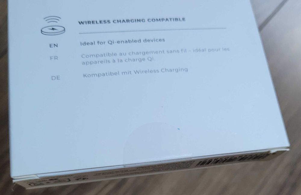 Etui Xqisit Silicone Case Anti Bac do iPhone 13 Pro niebieskie NOWE