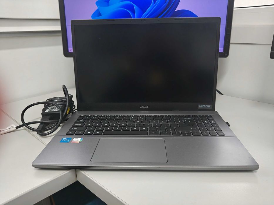Acer Extensa 15 24 GB/512 GB - Stan b. dobry - 1250 zł