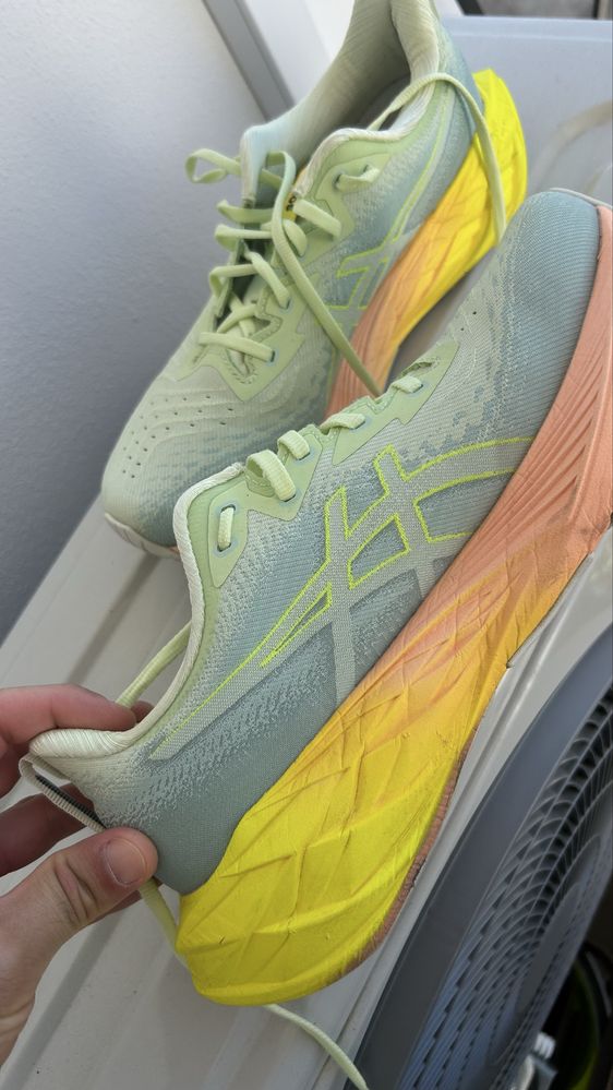 Asics Novablast 4 Paris