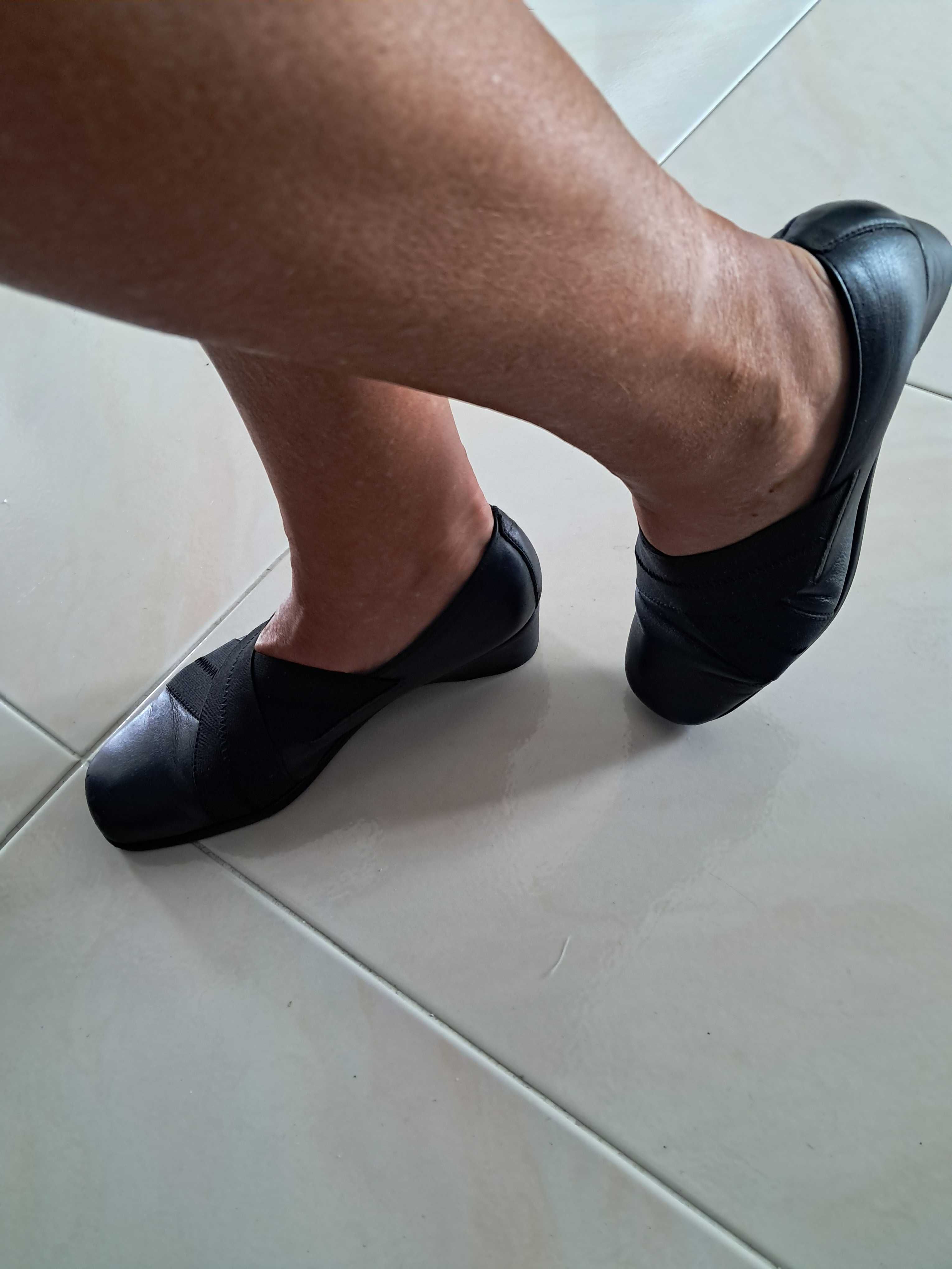 Sapatos de pele, pretos , tamanho 36 como novos