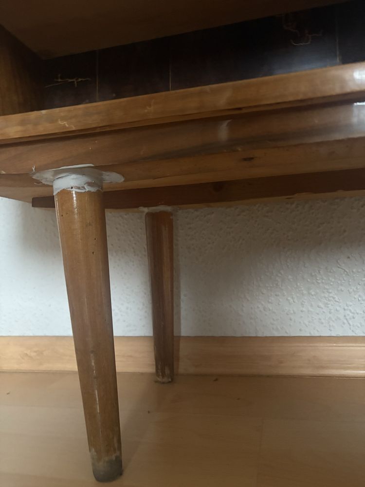 antyczna drewniana szafka z półkami
