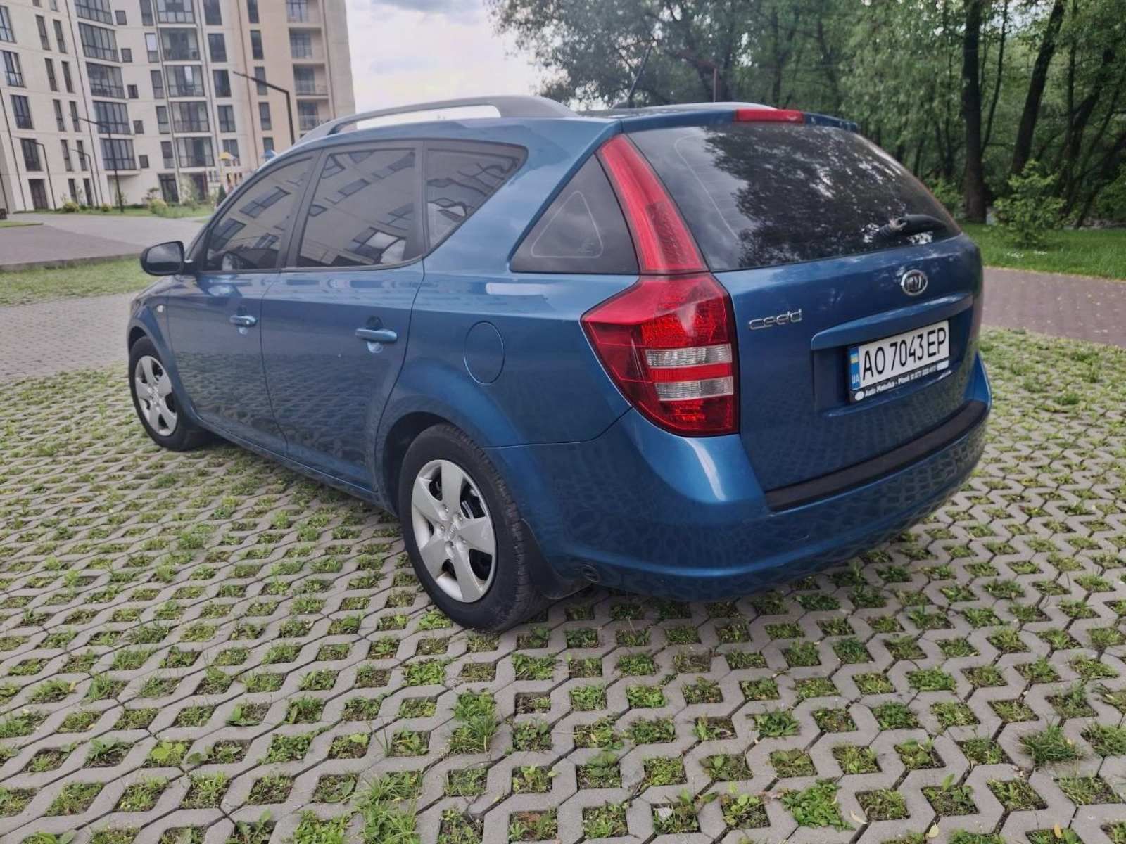 Kia  Ceed    2010