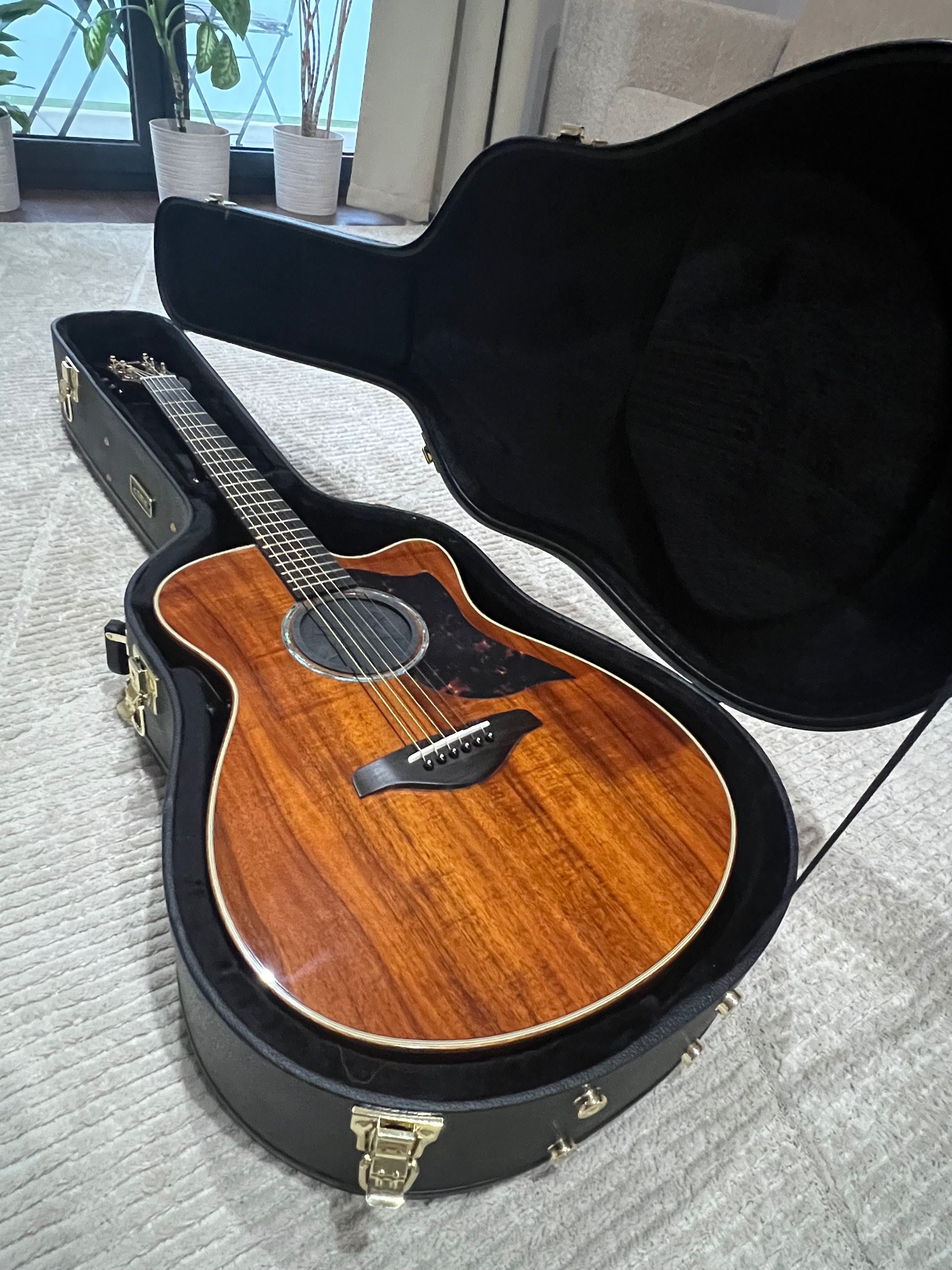 Guitarra nova - YAMAHA AC4K edição especial