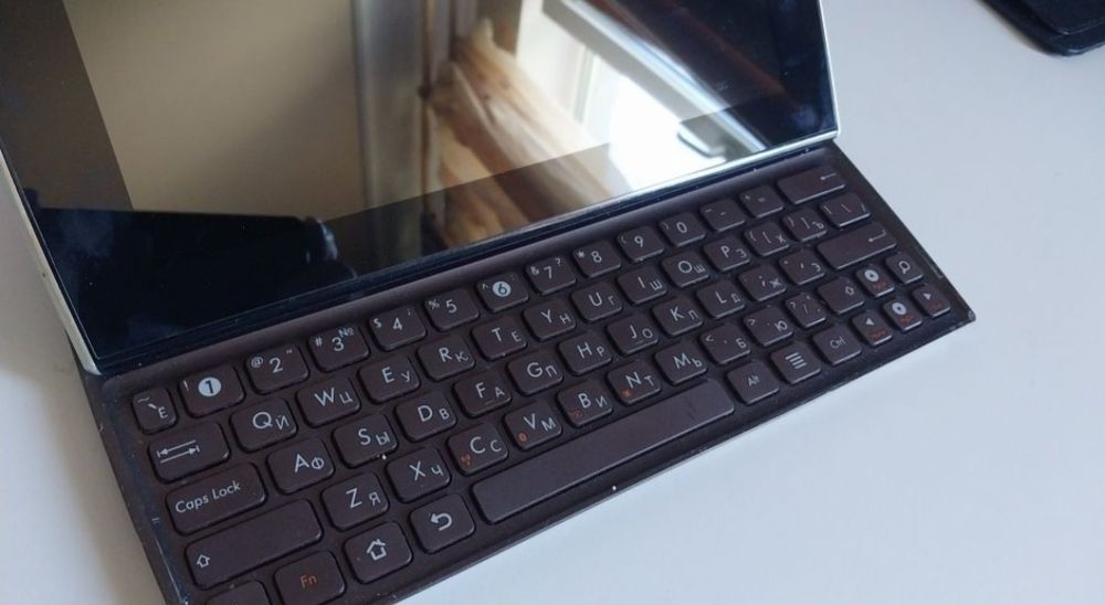 Продам планшет  слайдер Asus Eee Pad Slider.