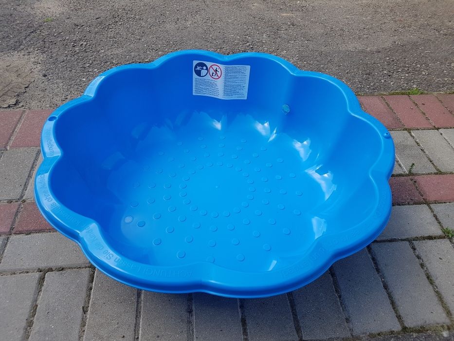 Plastikowa piaskownica basen besenik