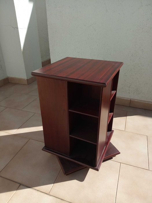 Mesa Rotativa em Madeira de Qualidade  - Elegância e Funcionalidade