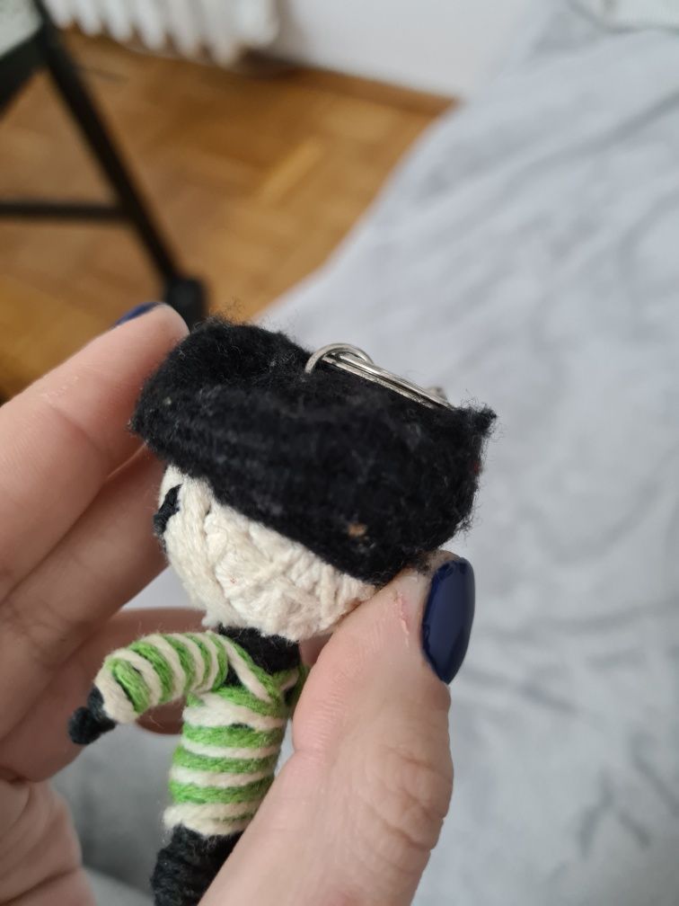 Brelok kłębek szczęścia francuz laleczka