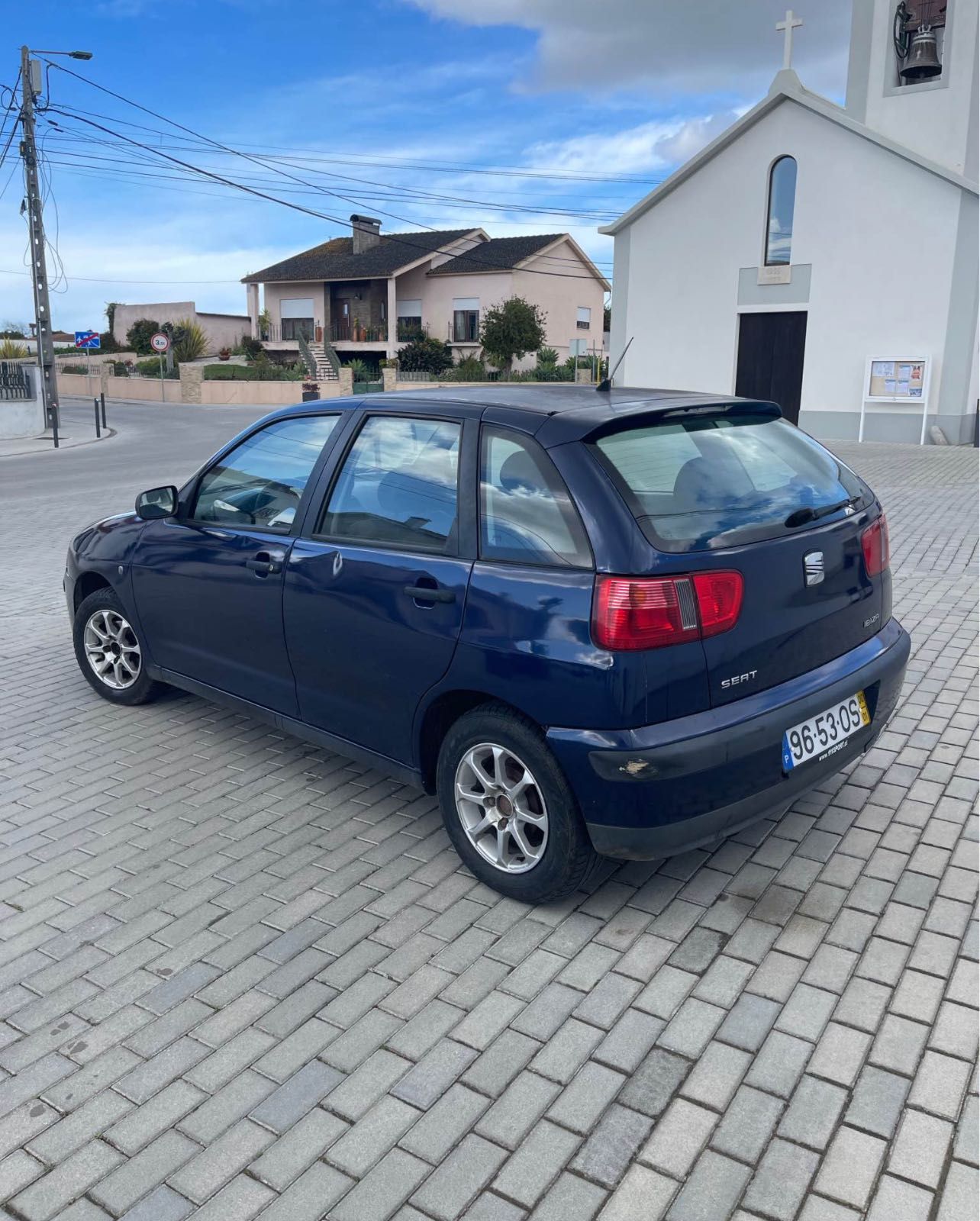 Carro IBIZA 4 portas