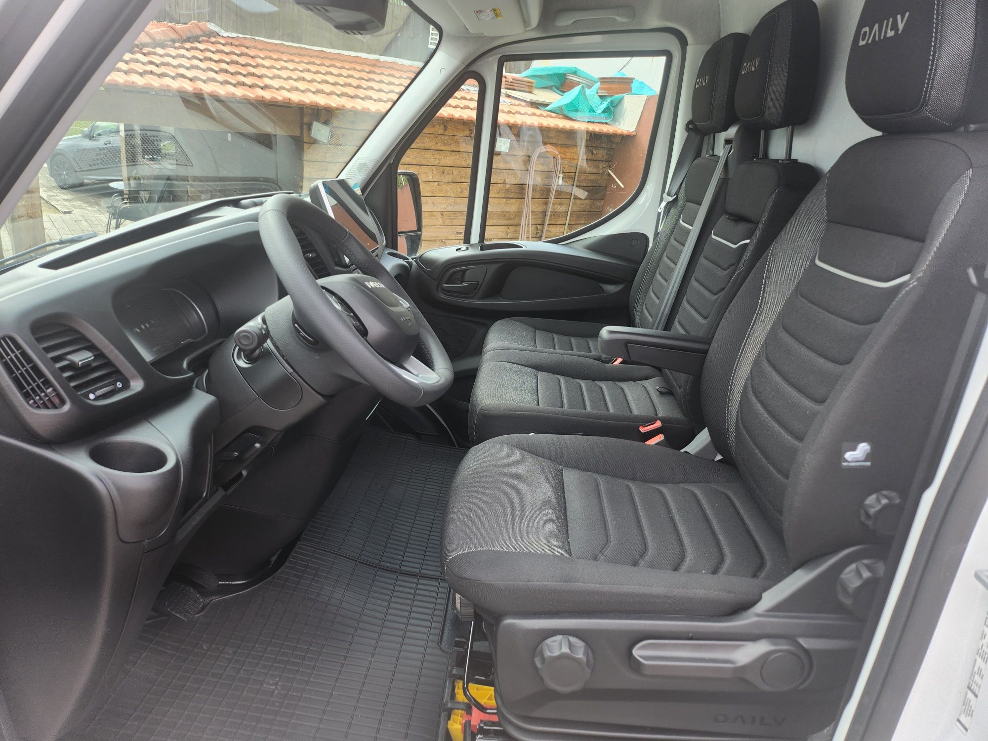 Iveco Daily 35-180 HI MATIC  Viatura NOVA COM ZERO KMS C/ Iva dedutíve