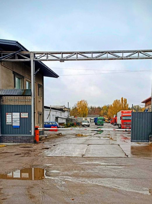 Стоянка для вантажівок та легкових авто