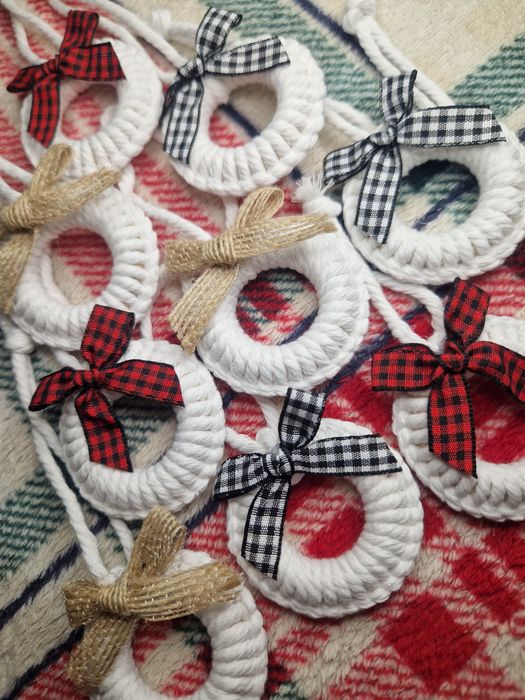 Zestaw 10 mini wianków