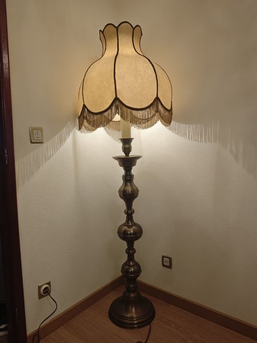 Candeeiro Vintage pé metálico com 1.6mt