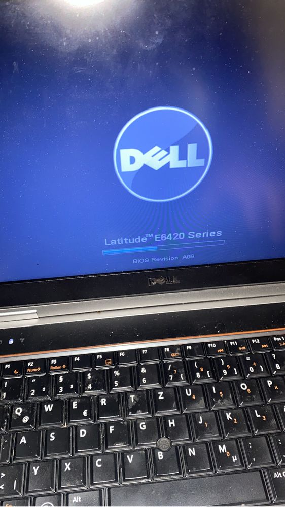Dell E 6420 i5 робочий один мінус корпус поцарапаний того така ціна