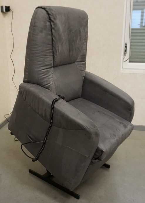 Fotel Geriatryczny elektr. + funkcja pomocy wstawania pilot (w-840)