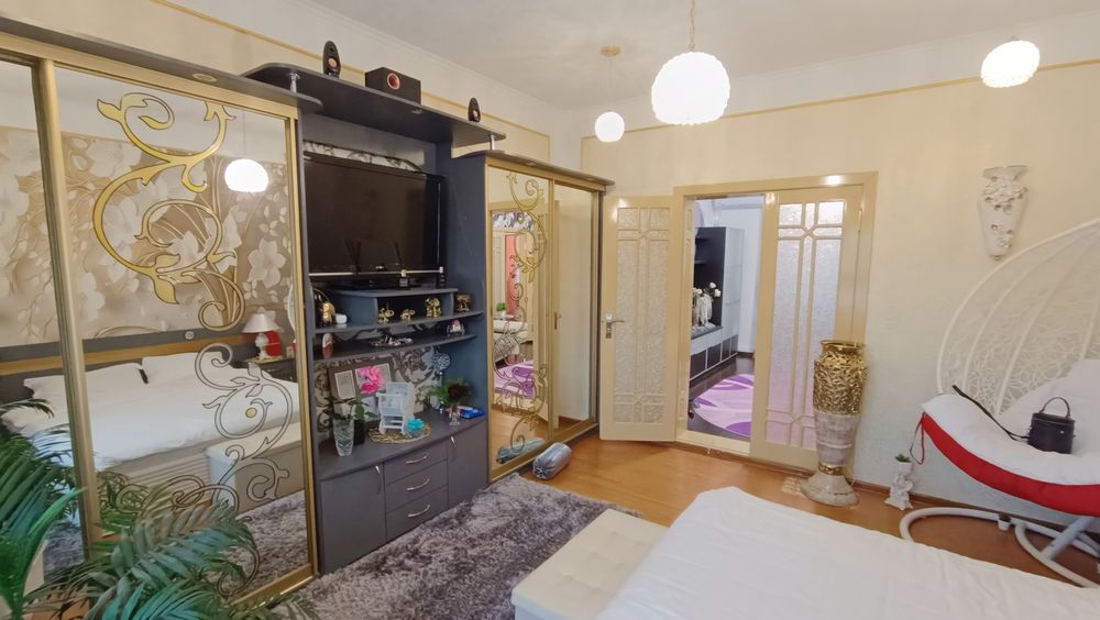 Оренда будинку з басейном на Роші