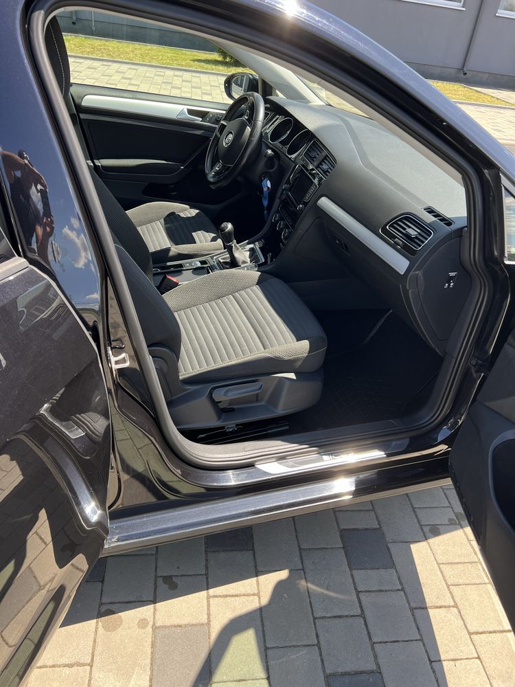 Продам автомобіль volkswagen golf 7