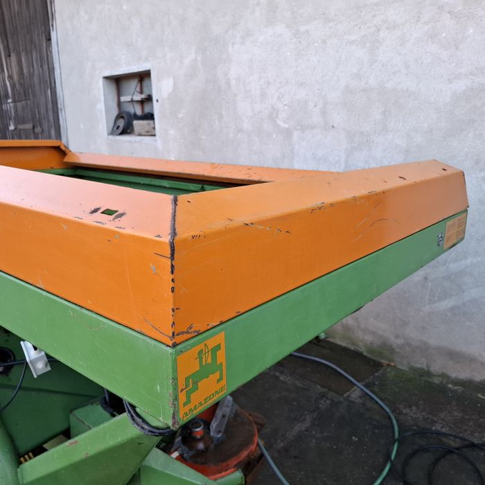 Sprzedam nadstawkę rozsiewacza nawozu Amazone ZA U,ZA-U.