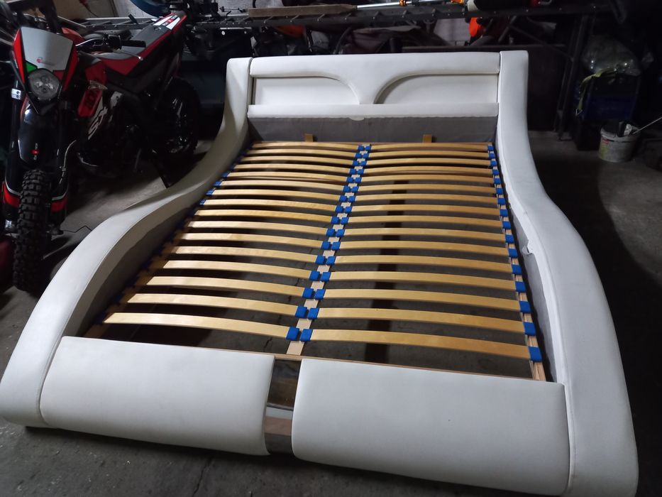 Łóżko sypialniane