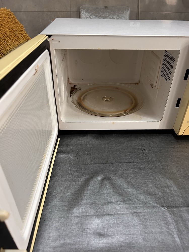 Micro-ondas funcional – Simples e prático
