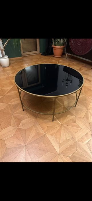 Szklany stół stoliczek na złotych nogach