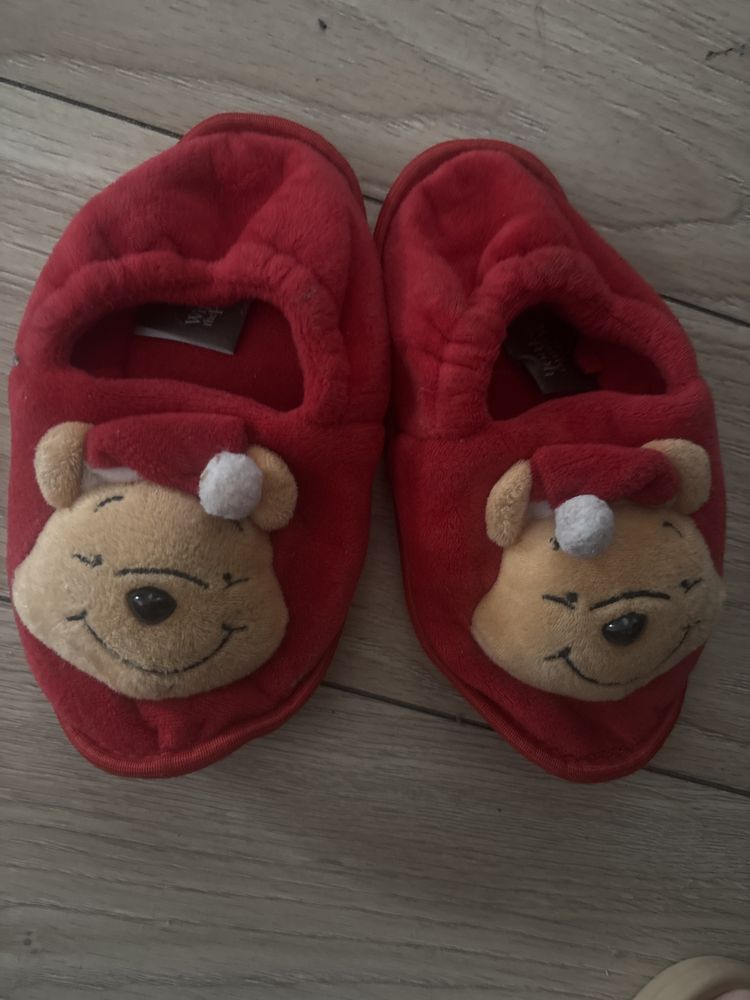 Nowe kapcie kubus puchatek rozmiar 30-31