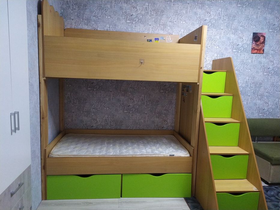 Ліжко двоповерхове . Ліжко вохярусне