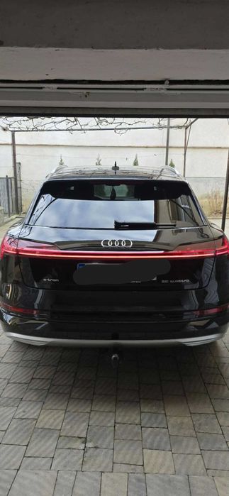 продж авто Audi e-tron