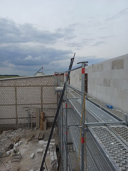 Wynajem rusztowań elewacyjnych, systemowych plettac