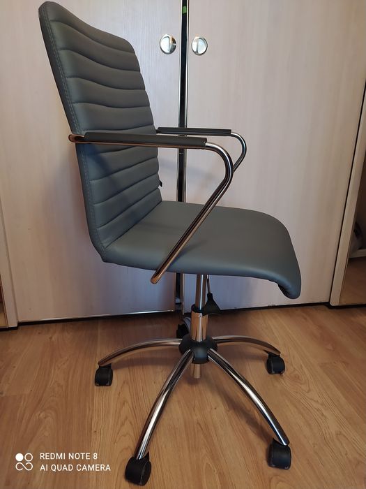 Офисное кресло для офиса и дома