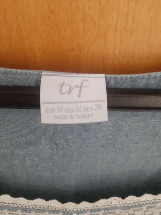 Vestido em ganga com decote quadrado