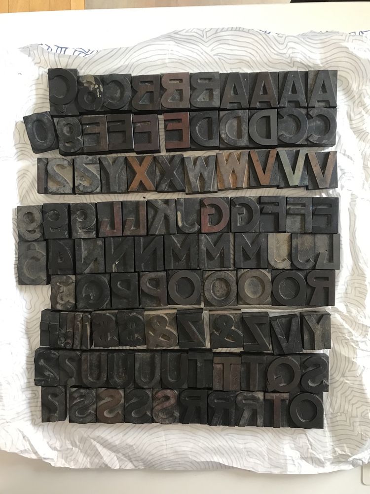 Tipos Letras Fonte em Madeira 50 mm de altura 100 caracteres