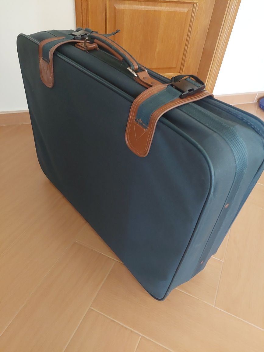 Vendo mala de viagem