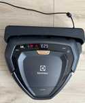 2 x Robot sprzątający odkurzacz Electrolux PI91-5SGM Irobot Roomba 615
