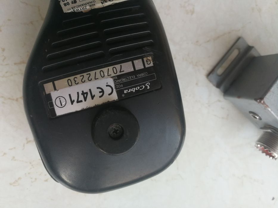 Cobra Radio CB całe mieści się  w dłoni