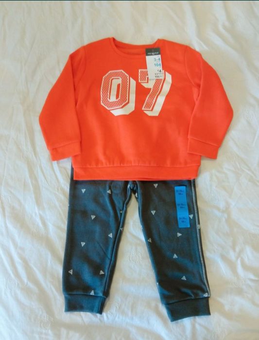 Дитячий костюм Primark кофта штани 2-3 роки