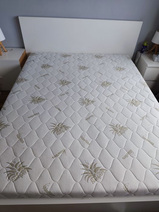 Rama łóżka MALM Ikea z szufladami i szafkami nocnymi