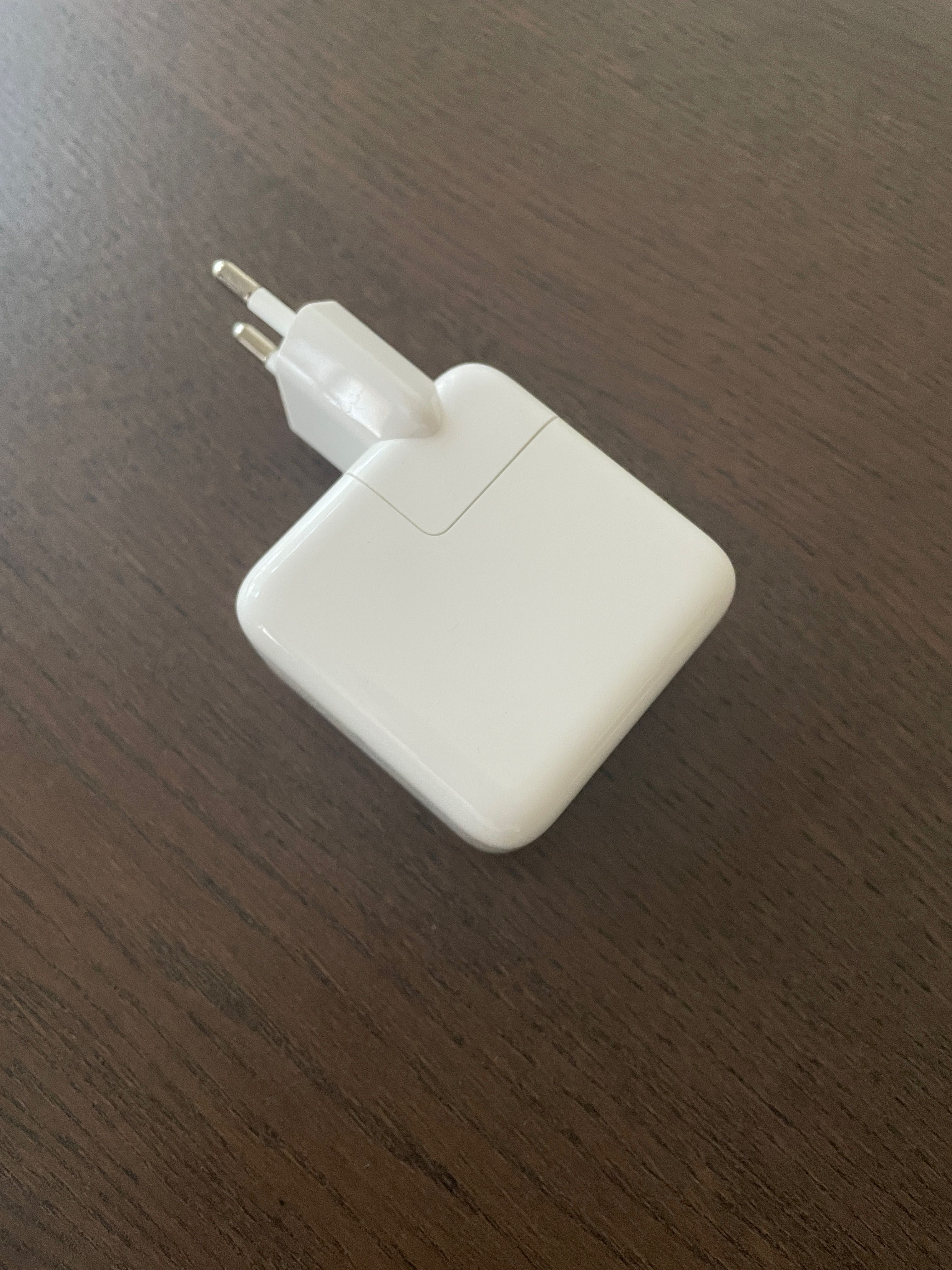 Adaptadores de corrente USB-C (30 W) - Apple.