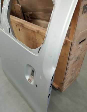 Двері права сдвижна Renault Dokker