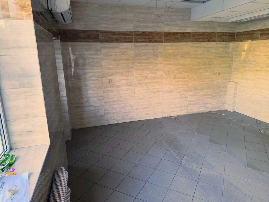 Sprzedam lokal (BEZ POŚREDNIKÓW) handlowo/usługowy - centrum Złotowa