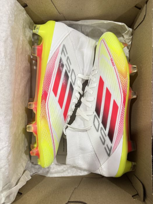 Chuteiras Adidas F50 Pro - Piso firme