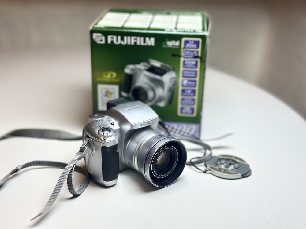 Fujifilm Finepix S3000 aparat cyfrowy, vintage analog look y2k