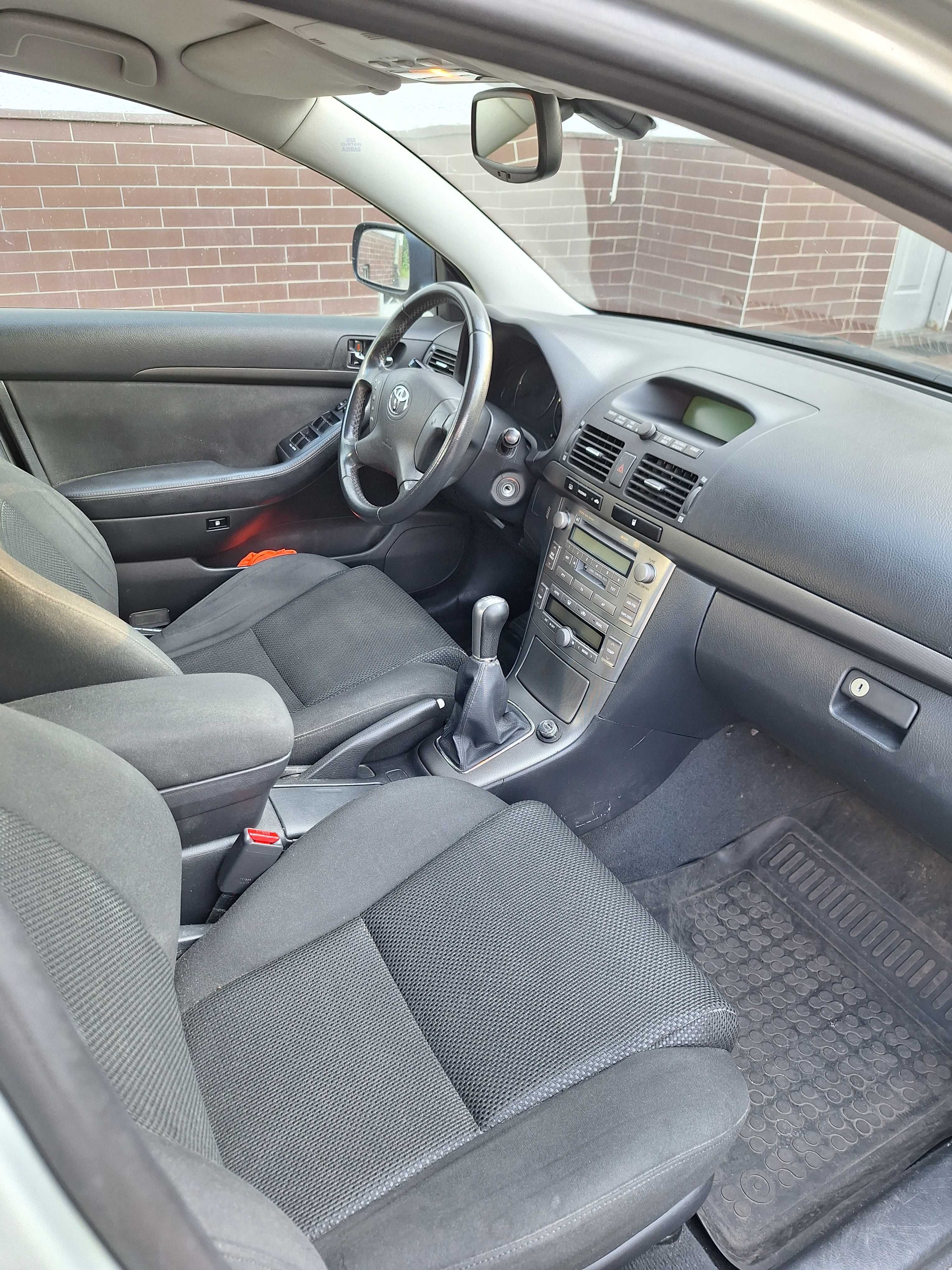 Toyota Avensis 1.8 130 KM Klimatronik,dwa komp.kół.mały przebieg