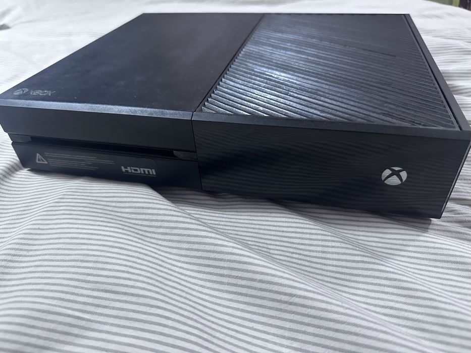 Xbox One (перше покоління, 2013 року).