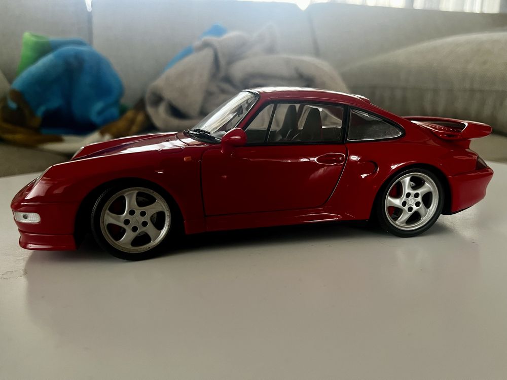 Porsche 911(993) turbo S , 1/18 , UT Model