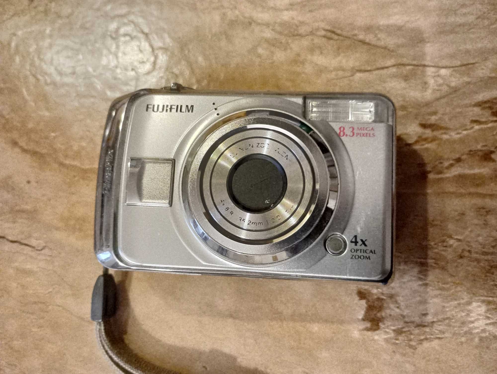 Aparat fotograficzny FUJI FINE PIX A 820