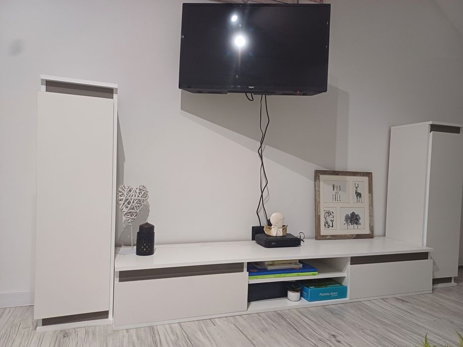 Szafka Rtv mebloscianka 2 słupki biala