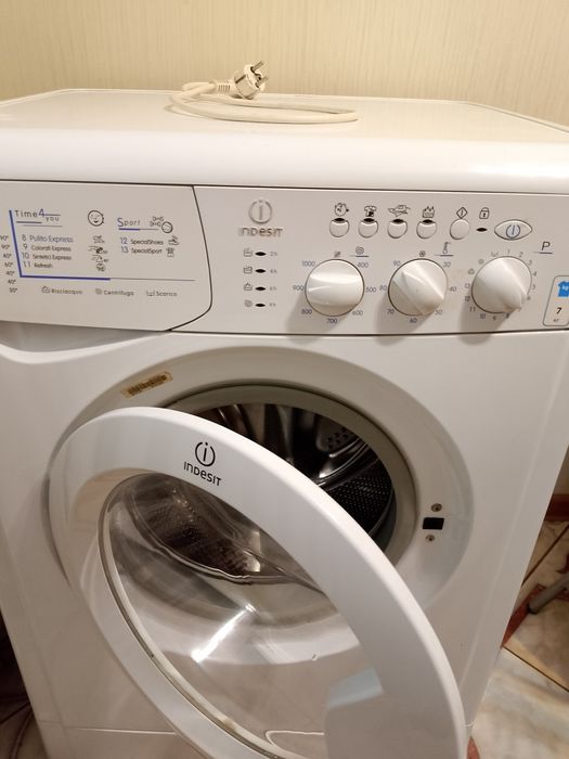 Пральна машина INDESIT WISL 105 на 7 кг.