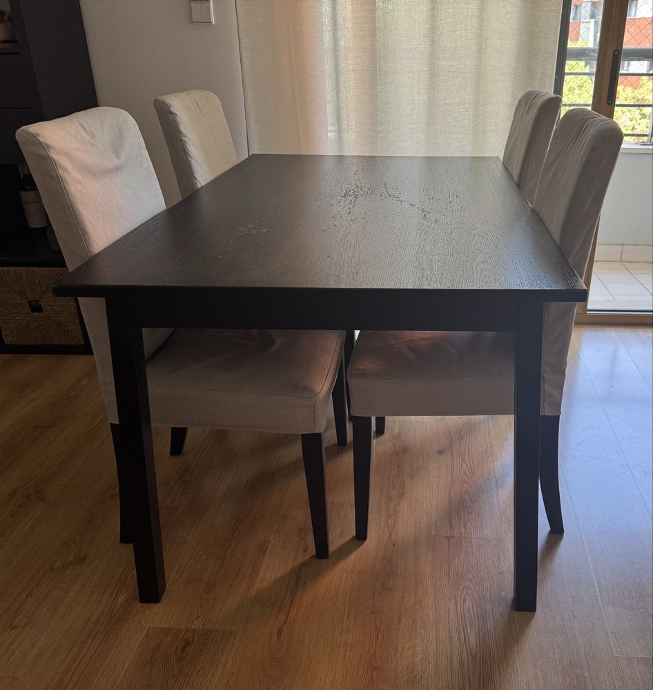 Mesa extensível com 4 cadeiras