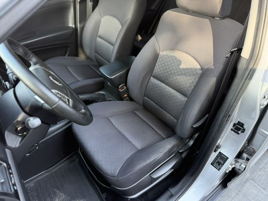 Продам SsangYong Korando 2.0i MT  2013